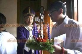 Xalapa, Ver., 3 de diciembre de 2023.- El arzobispo de Xalapa, Jorge Patrón Wong ofició la misa dominical en la Catedral Metropolitana, donde bendijo coronas de adviento.