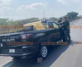 Emiliano Zapata, Ver., 27 de marzo de 2024.- Una camioneta choc contra la parte trasera de un camin en la carretera Xalapa-Veracruz. El conductor de la camioneta result lesionado y fue trasladado a un hospital por paramdicos de la Fuerza Civil.
