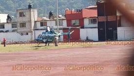 Ro Blanco, Ver., 17 de abril de 2024.- Un helicptero Bell 407 de Fuerza Civil y un helicptero MI-17 de la SEMAR se sumaron a las labores contra el incendio en el paraje Ocozotitla del predio Tenango.