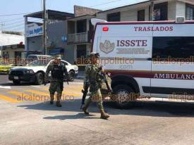 Veracruz, Ver., 19 de abril de 2024.- En la calle J. B. Lobos esquina Guadalupe Victoria de la colonia centro, ambulancia del ISSSTE choc contra patrulla de la SSP tripulada por personal de la Polica Naval. 4 elementos de la SEMAR fueron trasladados al hospital.
