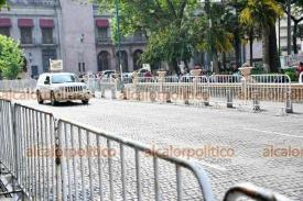 Xalapa, Ver., 30 de abril de 2024.- Este martes ya se colocaron las vallas en la calle Enrquez para el desfile del Da del Trabajo. La circulacin vehicular es normal.
