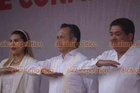 Xalapa, Ver., 1 de mayo de 2024.- Trabajadores de organizaciones sindicales desfilan y saludan al gobernador Cuitlhuac Garca y el gabinete.
