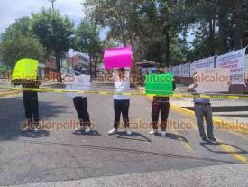 Xalapa, Ver., 7 de mayo de 2024.- Padres de familia del CBTIS 13 continan con sus protestas contra la Directora. Este martes cerraron las avenidas Miguel Alemn y Villahermosa.