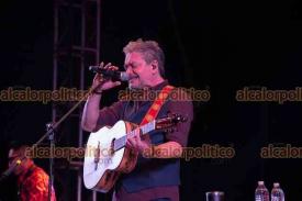 Boca del Ro, Ver., 21 de mayo de 2024.- Ral Ornelas se present la noche de ayer lunes en la Expo Ganadera Ylang Ylang. Con su estilo romntico, guitarra y voz, cautiv a los asistentes.
