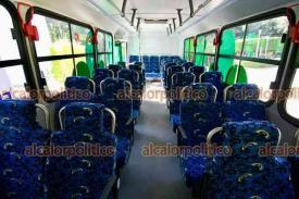 Xalapa, Ver., 28 de octubre de 2025.- El Servicio Urbano de Xalapa dio el banderazo de salida a su nueva unidad ecológica, modelo Mercedes Benz 2026, ?totalmente a combustión diésel, una energía limpia que es menos contaminante?.