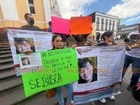 Xalapa, Ver., 6 de noviembre de 2025.- Familiares de Jorge Ramón Rodríguez protestan en plaza Lerdo. Exigen agilizar su búsqueda luego que fue reportado desaparecido en esta ciudad el 29 de octubre.