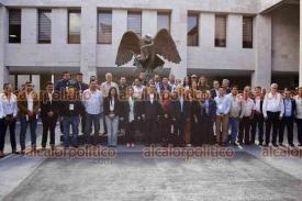 Xalapa, Ver., 6 de noviembre de 2025.- Se llevó a cabo el curso de ?Capacitación a Autoridades Electas para el Proceso de Entrega y Recepción de la Administración Pública Municipal?, en el Congreso del Estado, encabezado por el diputado Esteban Bautista.