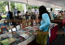 Xalapa, Ver., 7 de noviembre de 2025.- Inició este viernes la XXI Feria Xalapeña del Libro, en el Parque Juárez. Concluirá el 18 de noviembre.