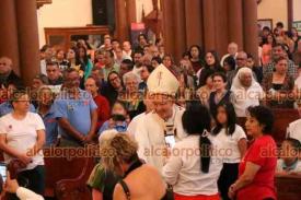 Xalapa, Ver., 9 de noviembre de 2025.- El arzobispo de Xalapa, Jorge Patrón Wong, ofició la misa dominical en Catedral.