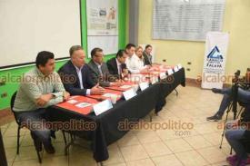 Xalapa 10 de noviembre de 2025.- Al anunciar promociones por el Buen Fin de este año, integrantes de la CANACO Xalapa recomendaron a la población fijarse bien en lo que compre.