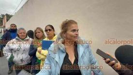 Xalapa 11 de noviembre de 2025.- Docentes y trabajadores del centro preescolar ?Esperanza Osorio? protestaron luego de que los tuvieran encerrados sin salir a comer por horas.