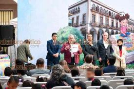 Xalapa, Ver.,  12 de noviembre de 2025.- El alcalde Alberto Islas encabez el evento ?Leer es Cultura?, donde varios pequeos escucharon la importancia de acercarse a la lectura.