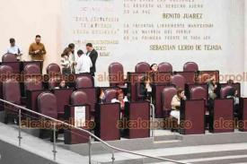 Xalapa 13 de noviembre de 2025.- Con la presencia de activistas en la sesin, el Congreso local modific la Constitucin para asegurar un trato digno y respetuoso hacia todas las especies animales.
