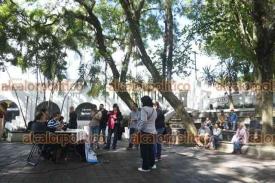 Xalapa, Ver., 14 de noviembre de 2025.- Guardianes del Agua Xalapa y activistas participaron en el Foro ?Por la legislacin que Veracruz y todo Mxico necesita?, en el Parque Jurez. Asisti el senador Manuel Huerta.