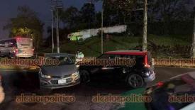 Xalapa, Ver., 18 de noviembre de 2025.- Otro choque se report en el distribuidor vial de la Araucaria, en la avenida Lzaro Crdenas, la tarde de este martes.