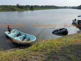 Medelln de Bravo, Ver., 5 de diciembre de 2025.- En la carretera Playa de Vacas-Medelln de Bravo, camioneta cay al ro Jamapa. Segn el conductor, falla mecnica lo hizo perder el control e intent esquivar a una persona, ocasionando se fuera hacia el agua.