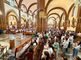 Xalapa, Ver., 7 de diciembre de 2025.- El arzobispo de Xalapa, Jorge Patrón Wong, ofició la misa dominical en Catedral.