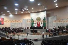 Xalapa, Ver., 11 de diciembre de 2025.- Jueves de sesin en el Congreso de Veracruz, donde diputados hicieron el tradicional brindis de Navidad y fin de ao con trabajadores.
