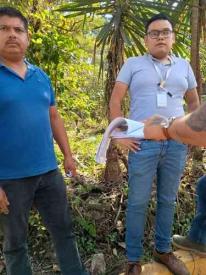 Coatepec, Ver., 11 de diciembre de 2025.- Propietario de predio ubicado en la prolongacin 16 de Septiembre, hacia el crucero de Zimpizahua, detect a personal de Catastro Municipal que meda el terreno. Se cuestiona con qu intenciones queran medir un terreno privado, lo cual no explicaron.
