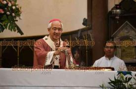 Xalapa, Ver., 14 de diciembre de 2025.- El arzobispo de Xalapa, Jorge Patrón Wong, ofició la misa dominical en Catedral.