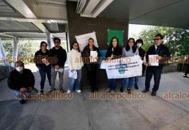 Xalapa, Ver., 15 de diciembre de 2025.- Este lunes, afuera de la sala donde se lleva a cabo el Consejo Universitario General de la UV un grupo de acad�micos y alumnos se manifest� en contra de la pr�rroga otorgada a Mart�n Aguilar.