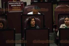 Xalapa, Ver., 15 de diciembre de 2025.- Tres diputados del Congreso de Veracruz pidieron licencia para dejar su curul y asumirse como alcaldes a finales de este mes. El Legislador priista H�ctor Yunes Landa pidi� convocar a elecciones extraordinarias en Tuxpan por esta raz�n.
