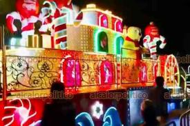 Boca del Río, Ver., 17 de diciembre de 2025.- Decenas de familias disfrutaron de la caravana navideña Coca-Cola, un espectáculo que duró apenas los 10 minutos sobre el bulevar Manuel Ávila Camacho.