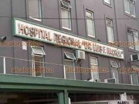 Xalapa, Ver., 19 de diciembre de 2025.- Trabajadores del Hospital Regional ?Luis F. Nach�n? bloquearon la calle Nicol�s Bravo exigir bonos en efectivo.