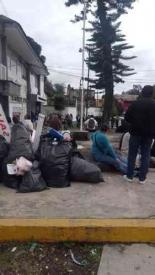 Banderilla, Ver., 23 de diciembre de 2025.- Personal de la Jurisdicci�n Sanitaria No. 5 denunci� que sus jefes se niegan a entregar los vales de despensa de fin de a�o y buscan posponerlos hasta el 29 de diciembre.