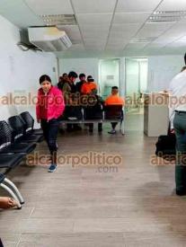 Coatzacoalcos, Ver., 30 de diciembre de 2025.- Tras ser vinculado a proceso por los delitos de encubrimiento por favorecimiento y en contra de las instituciones de seguridad p�blica, el comunicador Rafael ?N? dej� prisi�n para ahora permanecer en resguardo domiciliario.