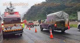 R�o Blanco, Ver., 30 de diciembre de 2025.- A las 16:00 horas de este martes, trabajadores del IMSS-Bienestar cerraron la autopista Orizaba-Mendoza, a la altura del destacamento de la Guardia Nacional.