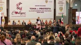 Coatepec, Ver., 31 de diciembre de 2025.- Jorge Ignacio Luna Hern�ndez rindi� protesta como Alcalde de este Pueblo M�gico. La secretaria de Educaci�n, Claudia Tello, acudi� en representaci�n de la Gobernadora.