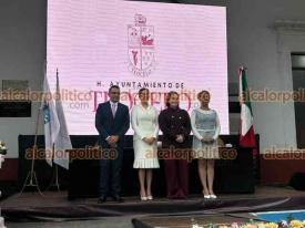 Teocelo, Ver., 31 de diciembre de 2025.- Este mi�rcoles, Daniela Villegas Olmos (del PT) rindi� protesta como presidenta municipal, acto al que la acompa�aron integrantes del Cabildo. En su discurso refrend� el compromiso de trabajar con cercan�a ciudadana, transparencia y responsabilidad. En representaci�n de la Gobernadora acudi� la titular del COLVER Erandi Isabel L�pez.