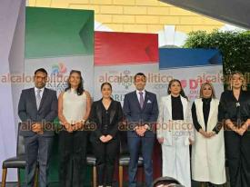 Orizaba, Ver., 31 de diciembre de 2025.- Hugo Chah�n Kuri rindi� protesta como alcalde de Pluviosilla. Posteriormente hizo lo propio con los integrantes de su Cabildo. En su primer discurso hizo compromisos en materia de empleo, seguridad, salud, educaci�n y prometi� ser cercano a los orizabe�os.