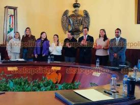 Orizaba, Ver., 1� de enero de 2026.- Este jueves, el alcalde Hugo Chah�n tom� protesta a Enrique Galland, Ra�l �lvarez, C�sar Gonz�lez y Alfredo �lvarez, como secretario; tesorero, titular del �rgano Interno de Control y director de Seguridad P�blica, respectivamente.
