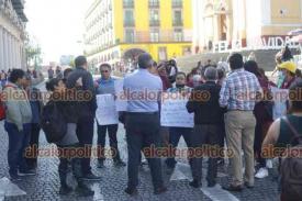 Xalapa, Ver., 6 de enero de 2026.- Trabajadores de la empresa LEIH bloquearon la calle Enr�quez para exigir su aguinaldo y quincena.