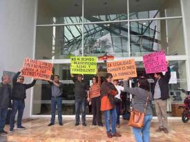 Xalapa, Ver., 7 de enero de 2026.- Docentes del Instituto Superior de M�sica (ISMEV), en Arco Sur, acusan despidos injustificado e iniciaron una protestan frente a la sede. Reclaman que el cese es ilegal, el cual fue de manera verbal.