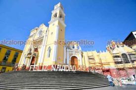 Xalapa, Ver., 7 de enero de 2026.- Comenzaron los trabajos de restauración de la Catedral Metropolitana, la cual será pintada de color blanco ostión, al igual que Palacio de Gobierno, el Hotel México, Pasaje Tanos y el Edificio Xalapa, como parte del proyecto de rehabilitación del Centro Histórico.