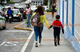 Xalapa, Ver., 12 de enero de 2026.- Este lunes regresaron a clases estudiantes de prescolar, primaria y secundaria y con ello el tr�fico en diversos puntos de la ciudad.