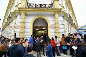 Xalapa, Ver., 12 de enero de 2026.- Filas enormes en las oficinas del SAT. Ciudadanos realizan el tr�mite de constancia fiscal, RFC y firma electr�nica.