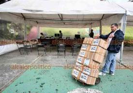 Xalapa, Ver., 13 de enero de 2026.- Fueron instalados tres m�dulos m�s para el canje de placas: estar�n en la explanada de la SEV, en Plaza Crystal y en Tr�nsito del Estado.