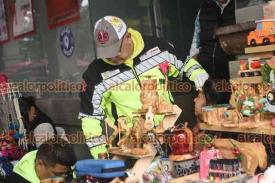 Xalapa, Ver., 13 de enero de 2026.- Comerciante resbal� y se golpe� la cabeza cerca de la Catedral. Seg�n testigos, el polvo de la remodelaci�n y el piso resbaladizo habr�an provocado el incidente.