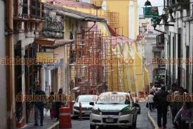 Xalapa, Ver., 13 de enero de 2026.- La Catedral fue rodeada con andamios para su rehabilitaci�n, sin impedirse el paso a veh�culos. 
