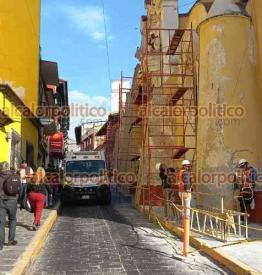 Xalapa, Ver., 14 de enero de 2026.- Adulto mayor se desmay� dentro de la Catedral Metropolitana. Lo atendieron param�dicos y lo trasladaron al hospital.