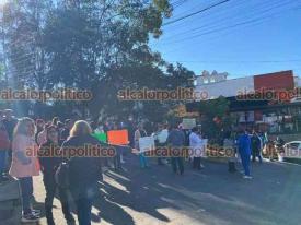 Xalapa, Ver., 16 de enero de 2026.- Como ocurre en diversos hospitales de la entidad, a las afueras de la Secretar�a de Salud trabajadores protestan para reclamar su salario.