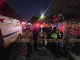 Xalapa, Ver., 16 de enero de 2026.- La tarde de este viernes, una persona de 55 a�os oriunda de Alto Lucero, sufri� una ca�da y empez� a convulsionar en la avenida Chedraui Caram. Param�dicos de C�digo Bravo, Aries y CRUM brindaron atenci�n prehospitalaria al hombre, quien fue estabilizado en el lugar.