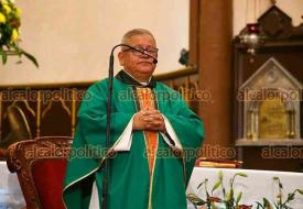 Xalapa, Ver., 18 de enero de 2026.- El p�rroco de Catedral, Jos� Ignacio Barrera, ofici� la misa dominical.
