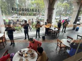 Xalapa, Ver., 20 de enero de 2026.- Originarios de Jalacingo, la agrupaci�n ?Mariachi M�xico de Oro?, se presenta en restaurantes de Xalapa como parte de su recorrido por municipios para darse a conocer.