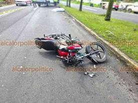 Coatepec, Ver., 21 de enero de 2026.- Motociclista muri� al accidentarse la ma�ana de este mi�rcoles en la carretera Xalapa-Coatepec, en la zona de Los Arenales, a la altura del motel ?La Selva?.