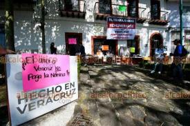 Xalapa, Ver., 23 de enero de 2026.- Trabajadores de Gobierno de la oficina del Fondo de Futuro, quienes administran la marca Hecho en Veracruz, se manifestaron para exigir el pago de su quincena.